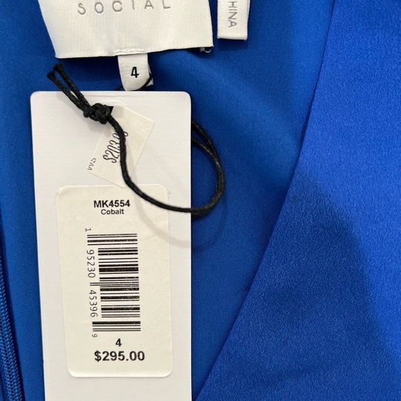 ONE33 SOCIAL Wrap Front Long Sleeve
Body-Con Minidress Size 4 NWT - Picture 8 of 9